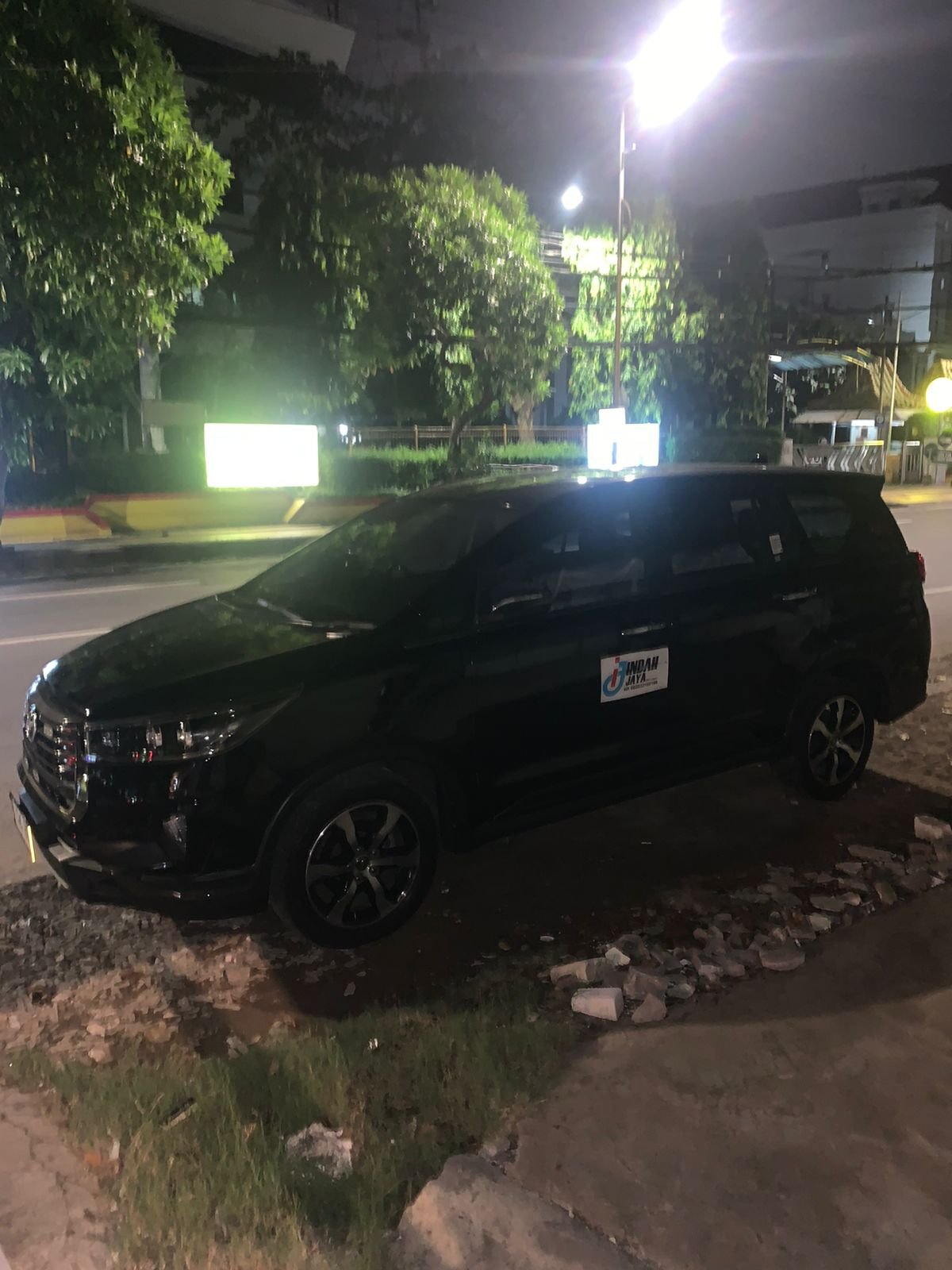 Indah Jaya Travel 3 innova venturer